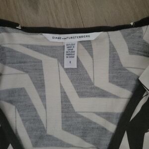 Diane Von Furstenberg DVF Size 6 Wrap Dress
